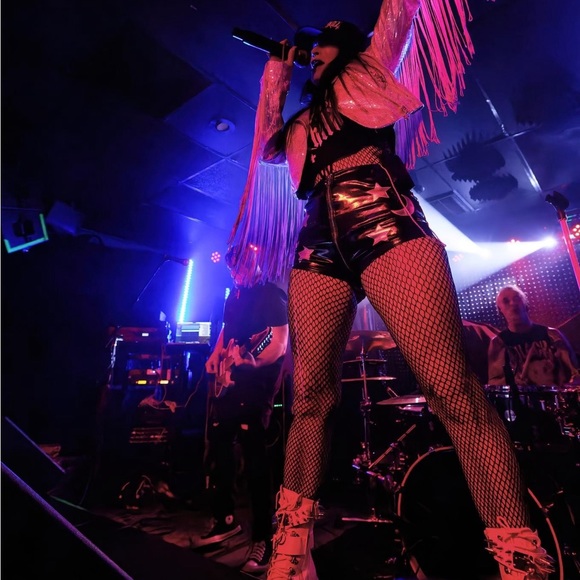 Meet your Posher, Suzanne - Picture 3 of 3